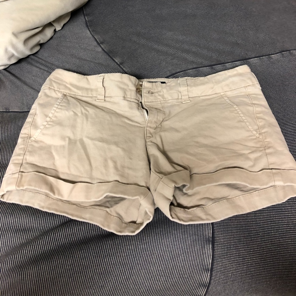 khaki American Eagle shorts